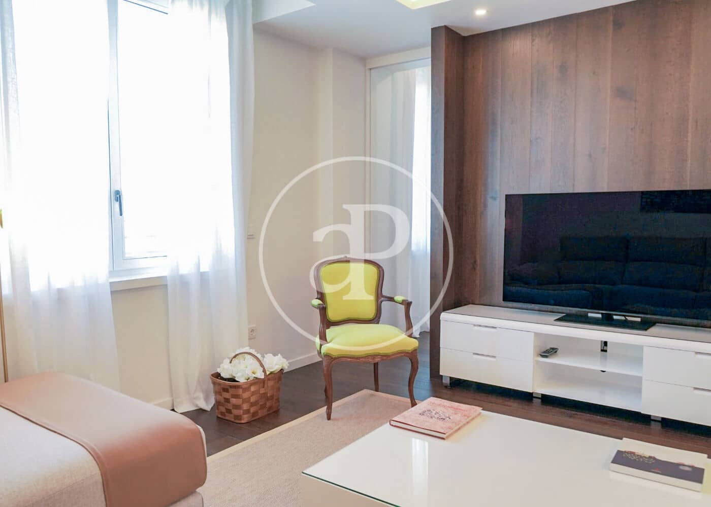 1 slaapkamer Appartement te huur in Madrid stad met zwembad - € 2.500 (Ref: 8866216)