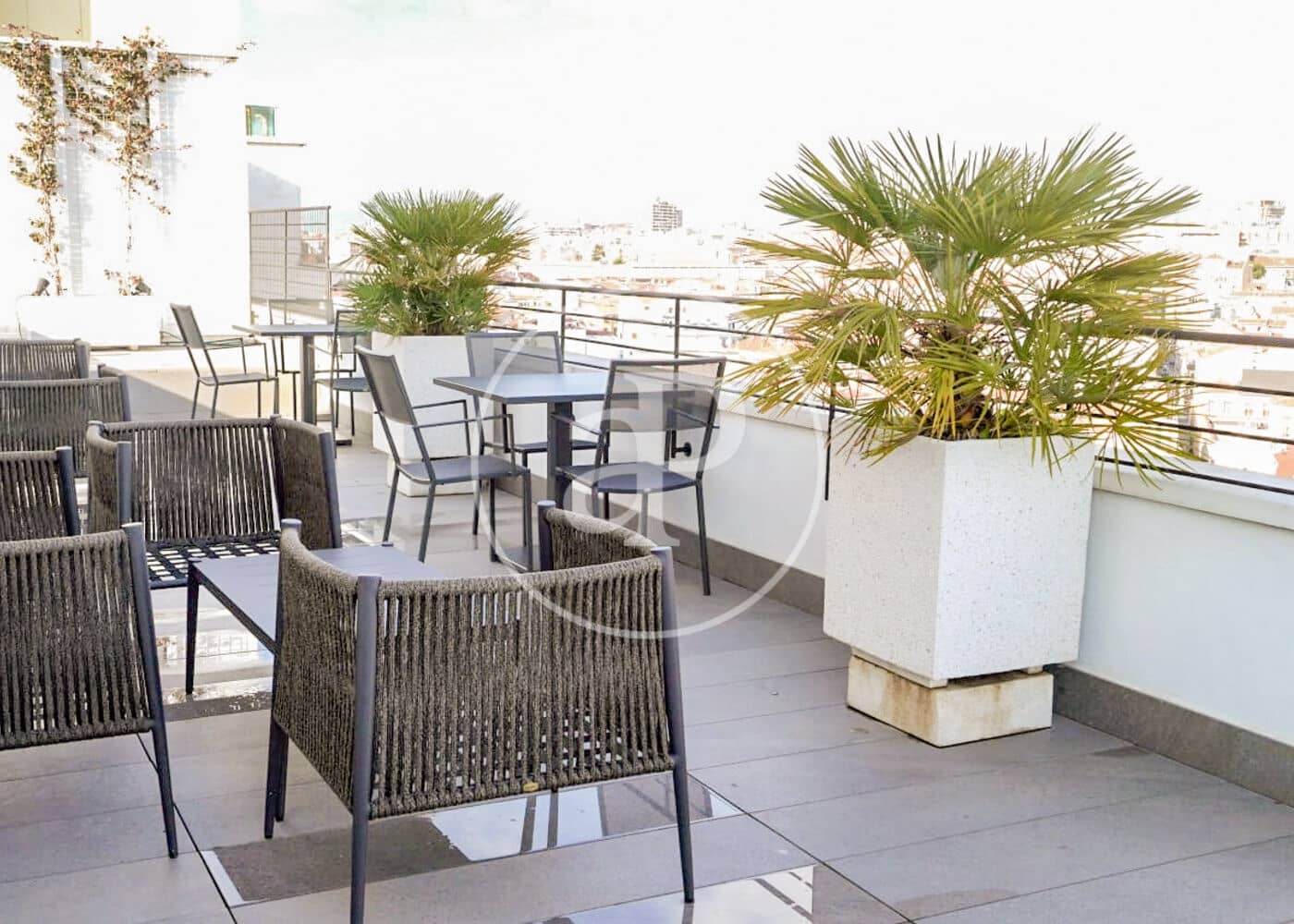 1 slaapkamer Appartement te huur in Madrid stad met zwembad - € 2.500 (Ref: 8866216)