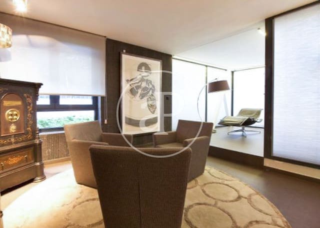 Chalet de 8 habitaciones en Nueva España, Madrid ciudad en venta con piscina - 3.950.000 € (Ref: 8884393)