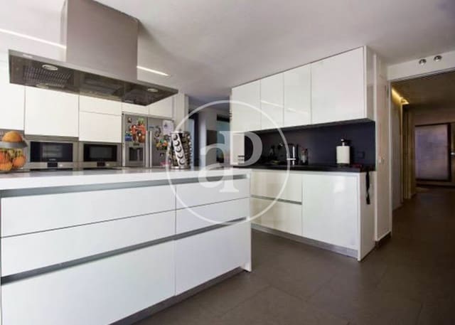 Chalet de 8 habitaciones en Nueva España, Madrid ciudad en venta con piscina - 3.950.000 € (Ref: 8884393)