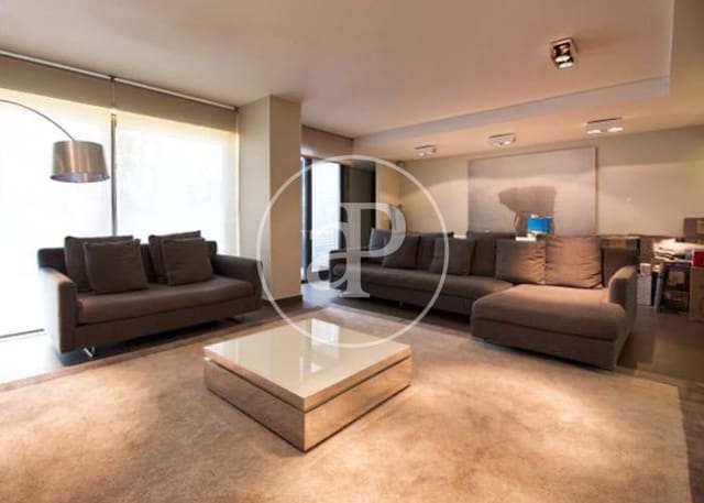 Chalet de 8 habitaciones en Nueva España, Madrid ciudad en venta con piscina - 3.950.000 € (Ref: 8884393)
