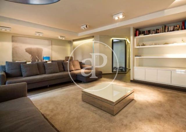 Chalet de 8 habitaciones en Nueva España, Madrid ciudad en venta con piscina - 3.950.000 € (Ref: 8884393)