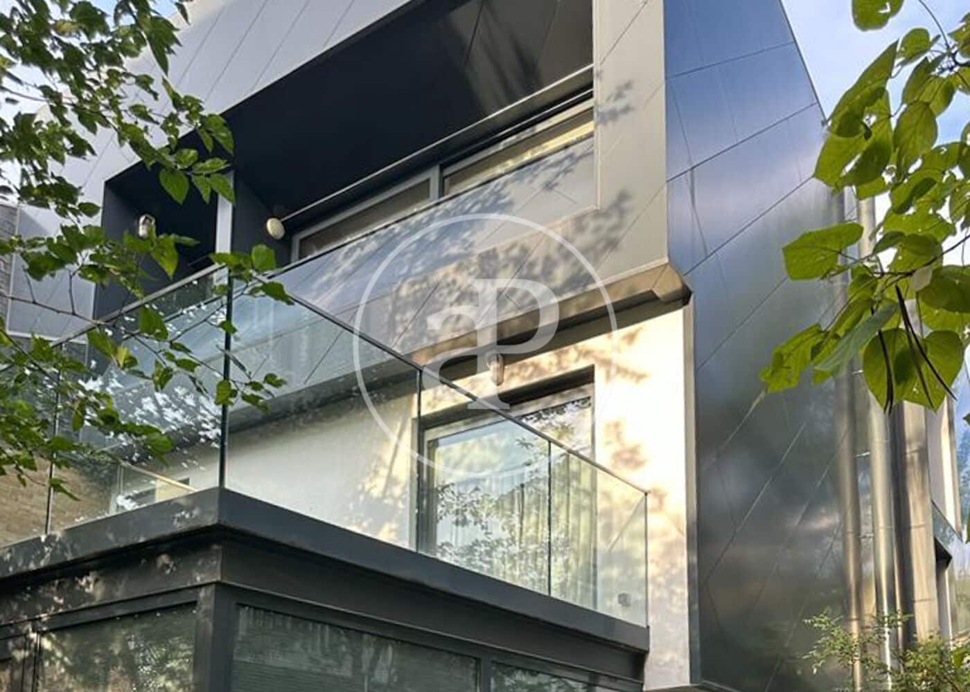 Chalet de 8 habitaciones en Madrid ciudad en venta con piscina - 3.950.000 € (Ref: 8884393)