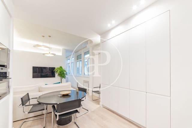 1 soveværelse Lejlighed til leje i Cortes, Madrid by - € 1.800 (Ref: 8884397)