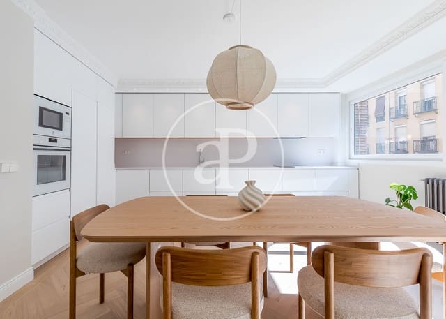 3 bedroom Apartment for sale in Rios Rosas, Madrid city - € 1,750,000 (Ref: 8888338)