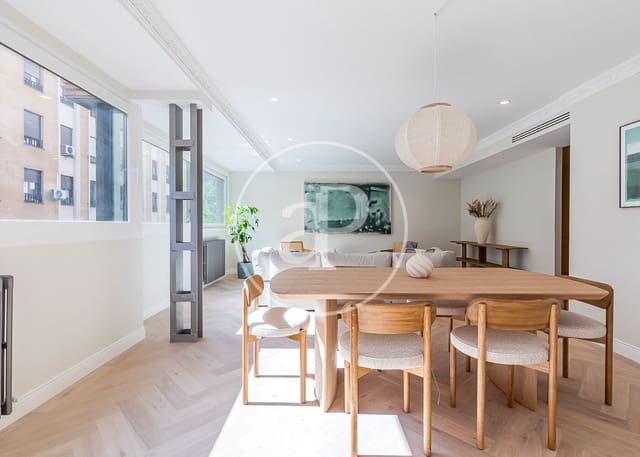 3 bedroom Apartment for sale in Rios Rosas, Madrid city - € 1,750,000 (Ref: 8888338)