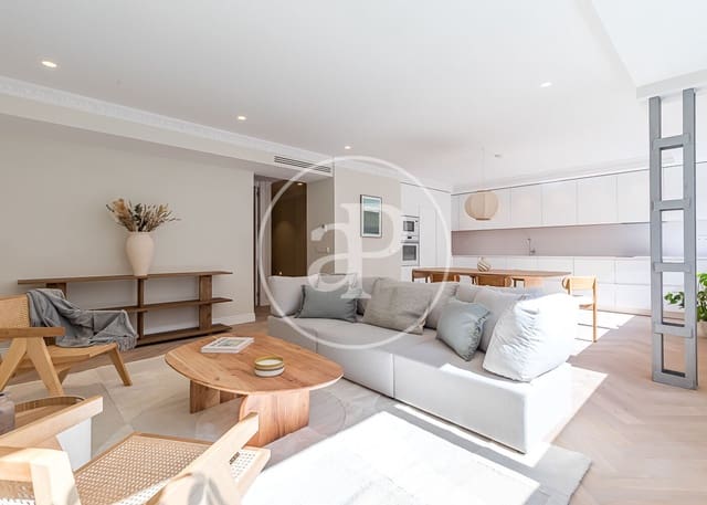 3 bedroom Apartment for sale in Rios Rosas, Madrid city - € 1,750,000 (Ref: 8888338)