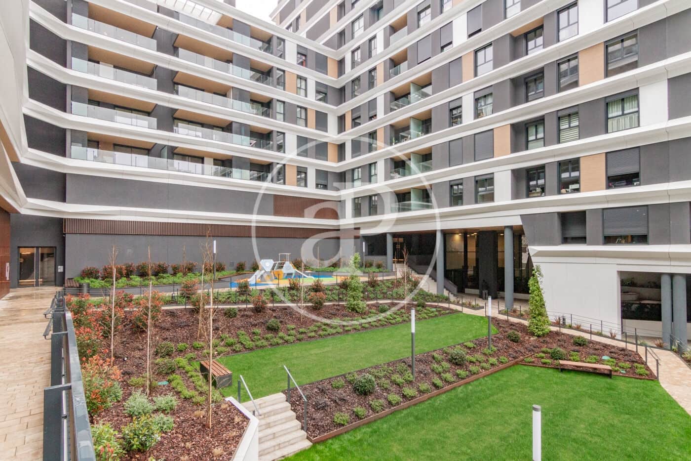 1 Zimmer Apartment zu vermieten in Madrid Stadt mit Pool Garage - 1.650 € (Ref: 8888349)