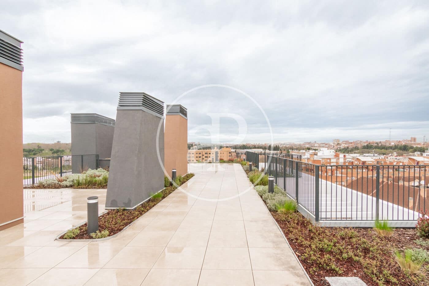 1 Zimmer Apartment zu vermieten in Madrid Stadt mit Pool Garage - 1.650 € (Ref: 8888349)