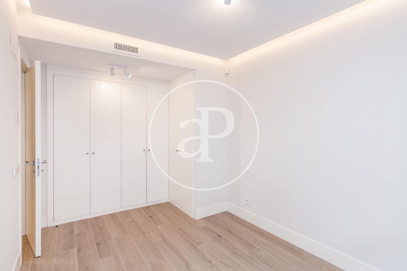 1 Zimmer Apartment zu vermieten in Madrid Stadt mit Pool Garage - 1.650 € (Ref: 8888349)