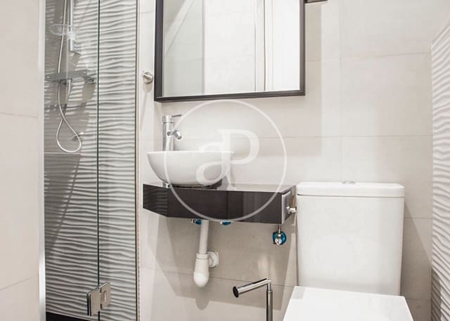 2 sovrum Lägenhet att hyra i Cortes, Madrid stad - 2 750 € (Ref: 8888354)