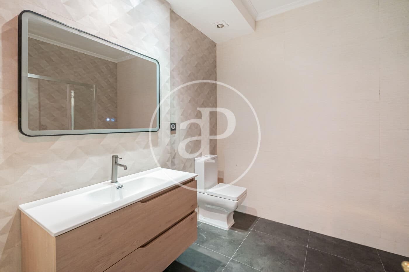 3 bedroom Apartment for sale in Madrid city - € 2,250,000 (Ref: 8893274)