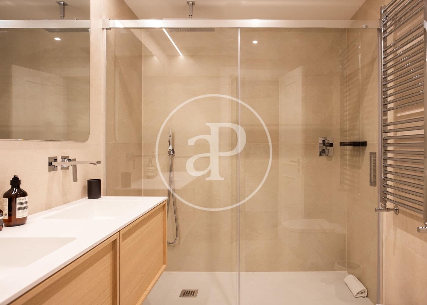 2 quarto Apartamento para arrendar em Madrid cidade - 5 000 € (Ref: 8893276)