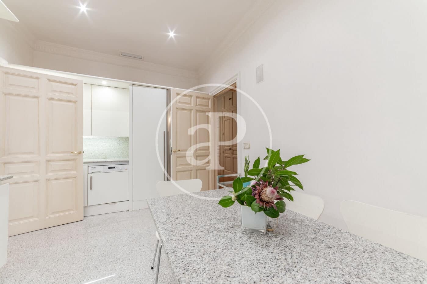 6 soverom Leilighet til leie i Madrid by - € 11 000 (Ref: 8902421)