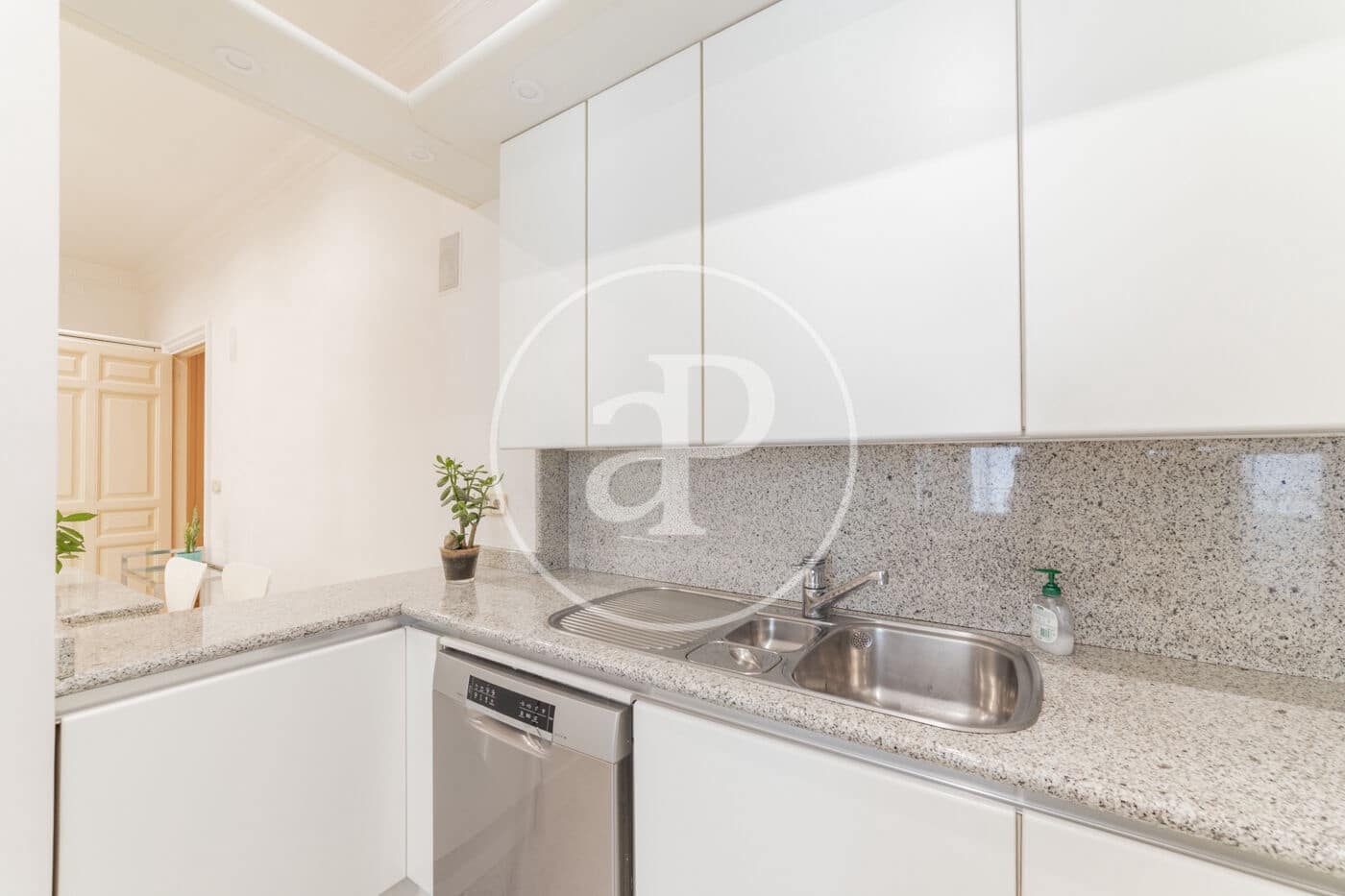 6 soverom Leilighet til leie i Madrid by - € 11 000 (Ref: 8902421)