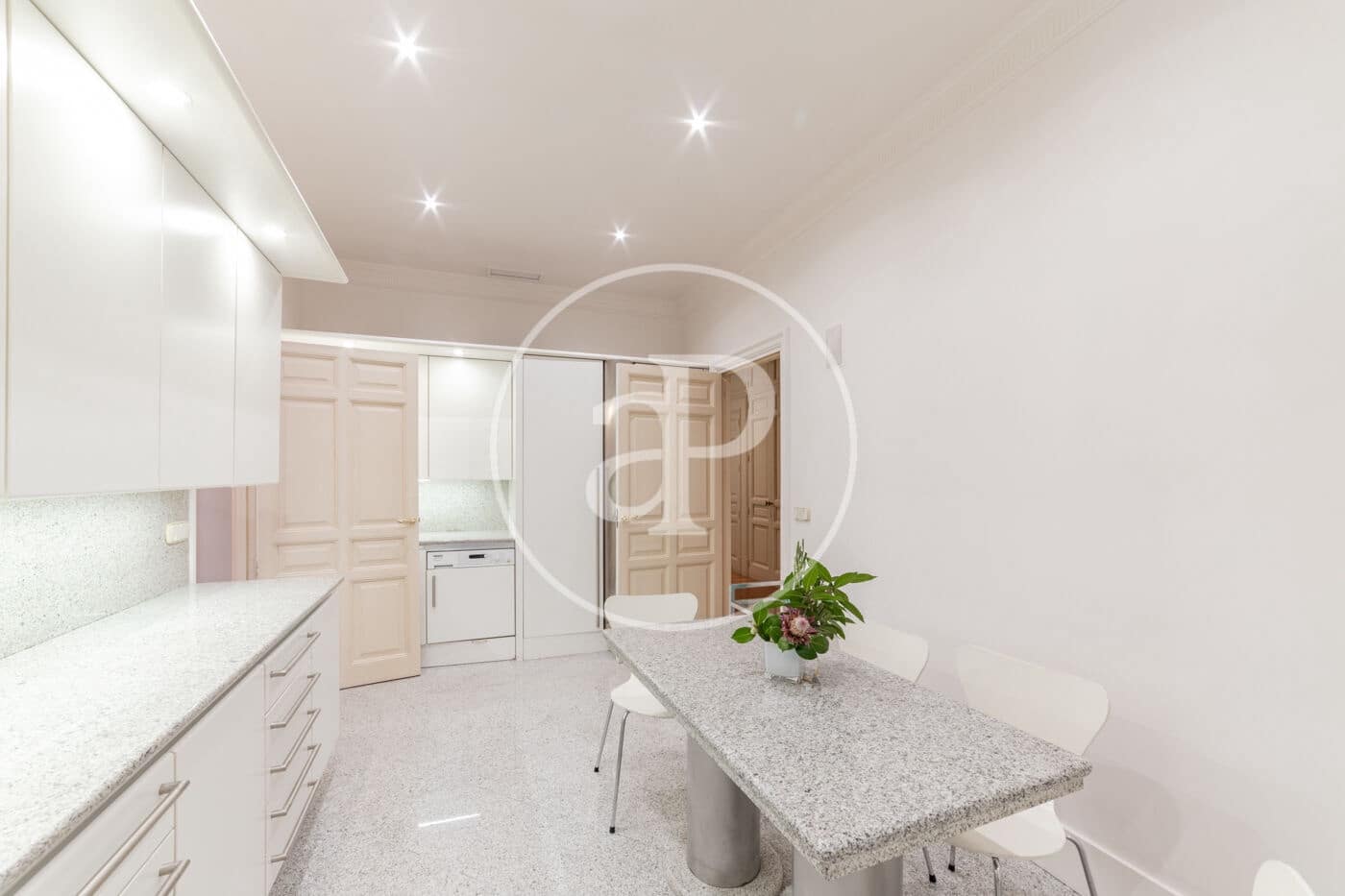 6 soverom Leilighet til leie i Madrid by - € 11 000 (Ref: 8902421)