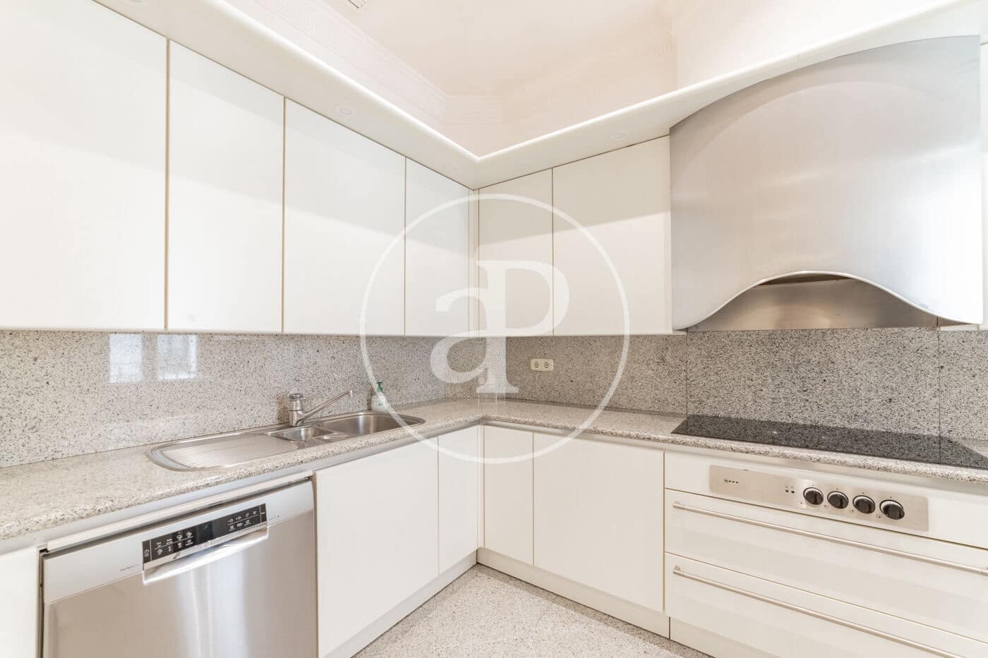 6 soverom Leilighet til leie i Madrid by - € 11 000 (Ref: 8902421)