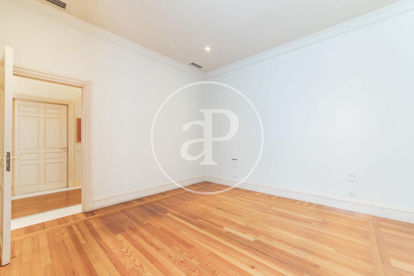 6 soverom Leilighet til leie i Madrid by - € 11 000 (Ref: 8902421)