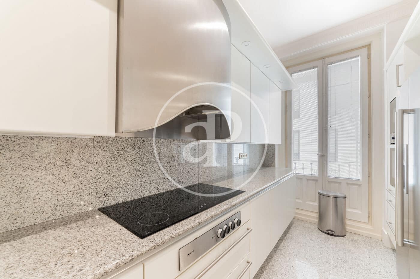 6 soverom Leilighet til leie i Madrid by - € 11 000 (Ref: 8902421)