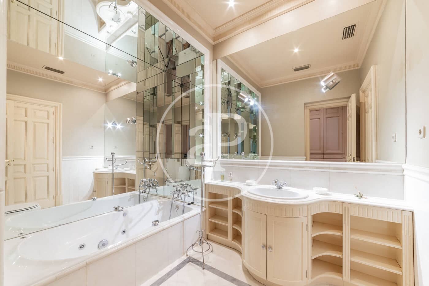 6 soverom Leilighet til leie i Madrid by - € 11 000 (Ref: 8902421)