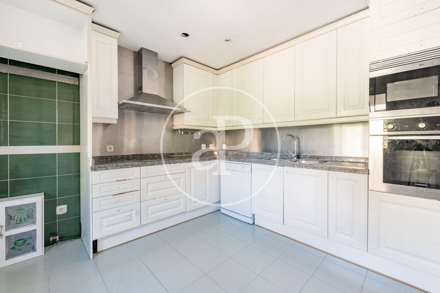 4 soveværelse Villa til salg i La Moraleja med swimmingpool - € 1.650.000 (Ref: 8907719)