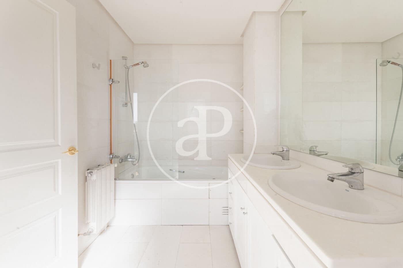 4 soveværelse Villa til salg i La Moraleja med swimmingpool - € 1.650.000 (Ref: 8907719)