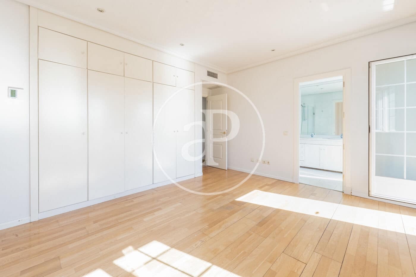 4 soveværelse Villa til salg i La Moraleja med swimmingpool - € 1.650.000 (Ref: 8907719)