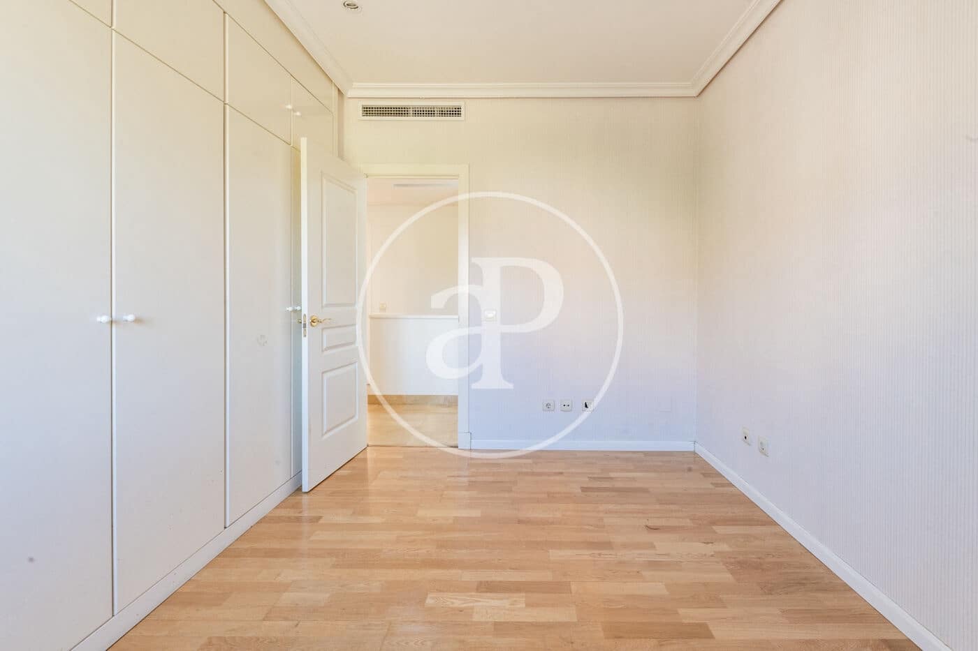 4 soveværelse Villa til salg i La Moraleja med swimmingpool - € 1.650.000 (Ref: 8907719)