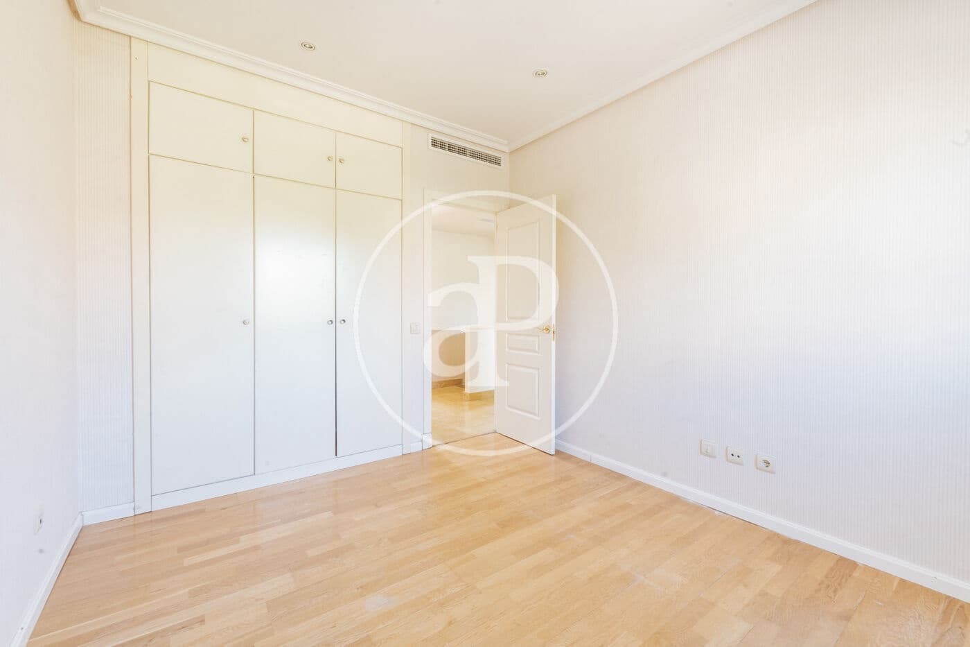 4 soveværelse Villa til salg i La Moraleja med swimmingpool - € 1.650.000 (Ref: 8907719)