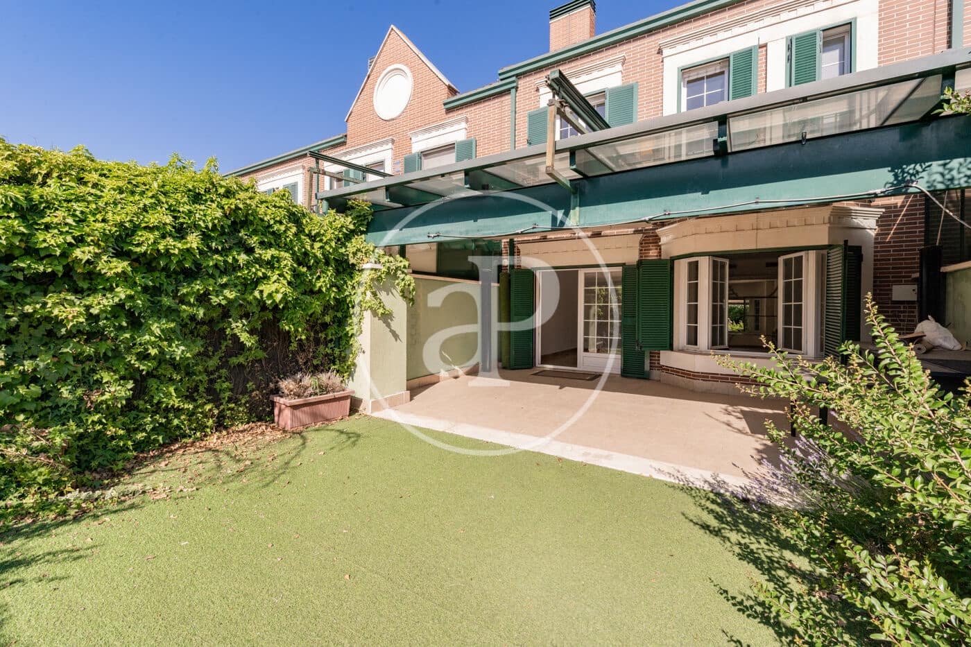 4 soveværelse Villa til salg i La Moraleja med swimmingpool - € 1.650.000 (Ref: 8907719)