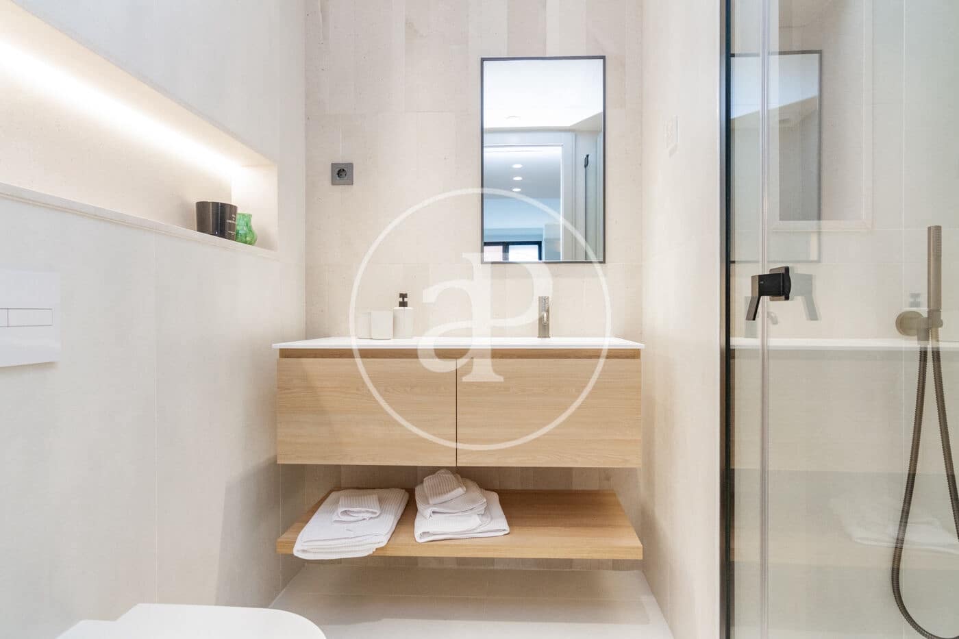 1 makuuhuone Huoneisto vuokrattavana paikassa Madrid kaupunki mukana uima-altaan - 2 850 € (Ref: 8913155)