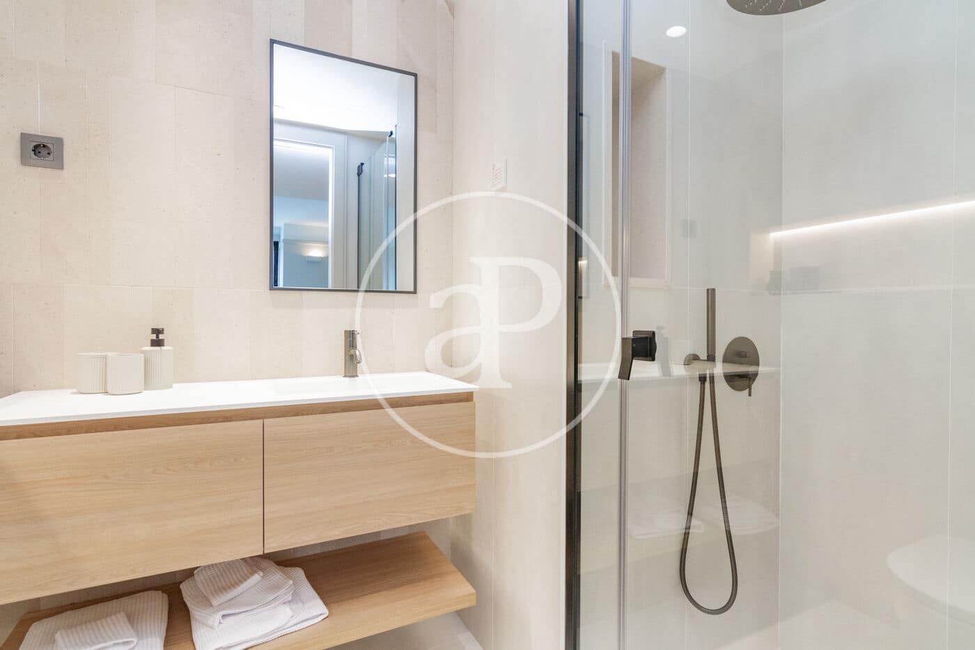 1 makuuhuone Huoneisto vuokrattavana paikassa Madrid kaupunki mukana uima-altaan - 2 850 € (Ref: 8913155)