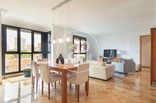 Apartamento de 3 habitaciones en Ciudad Lineal, Madrid ciudad en alquiler con piscina garaje - 2.900 € (Ref: 8918193)