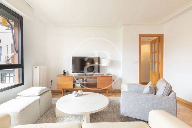 Apartamento de 3 habitaciones en Ciudad Lineal, Madrid ciudad en alquiler con piscina garaje - 2.900 € (Ref: 8918193)