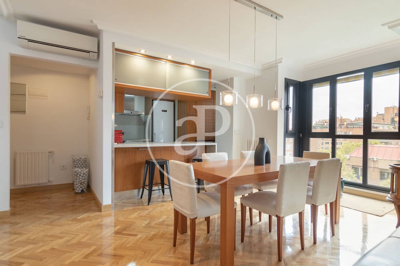 3 soverom Leilighet til leie i Madrid by med svømmebasseng garasje - € 2 900 (Ref: 8918193)