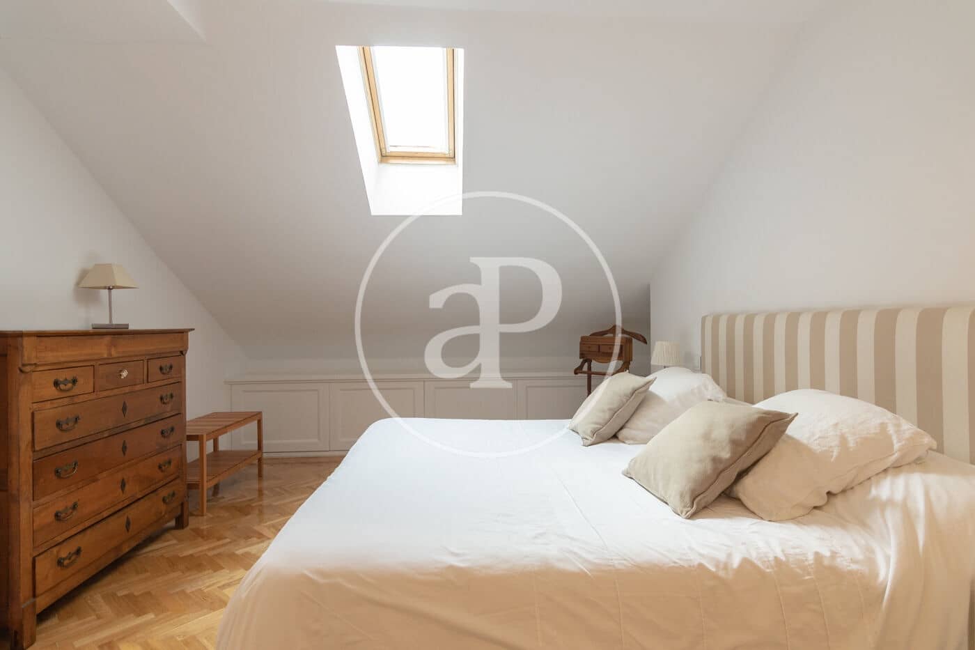 3 soverom Leilighet til leie i Madrid by med svømmebasseng garasje - € 2 900 (Ref: 8918193)