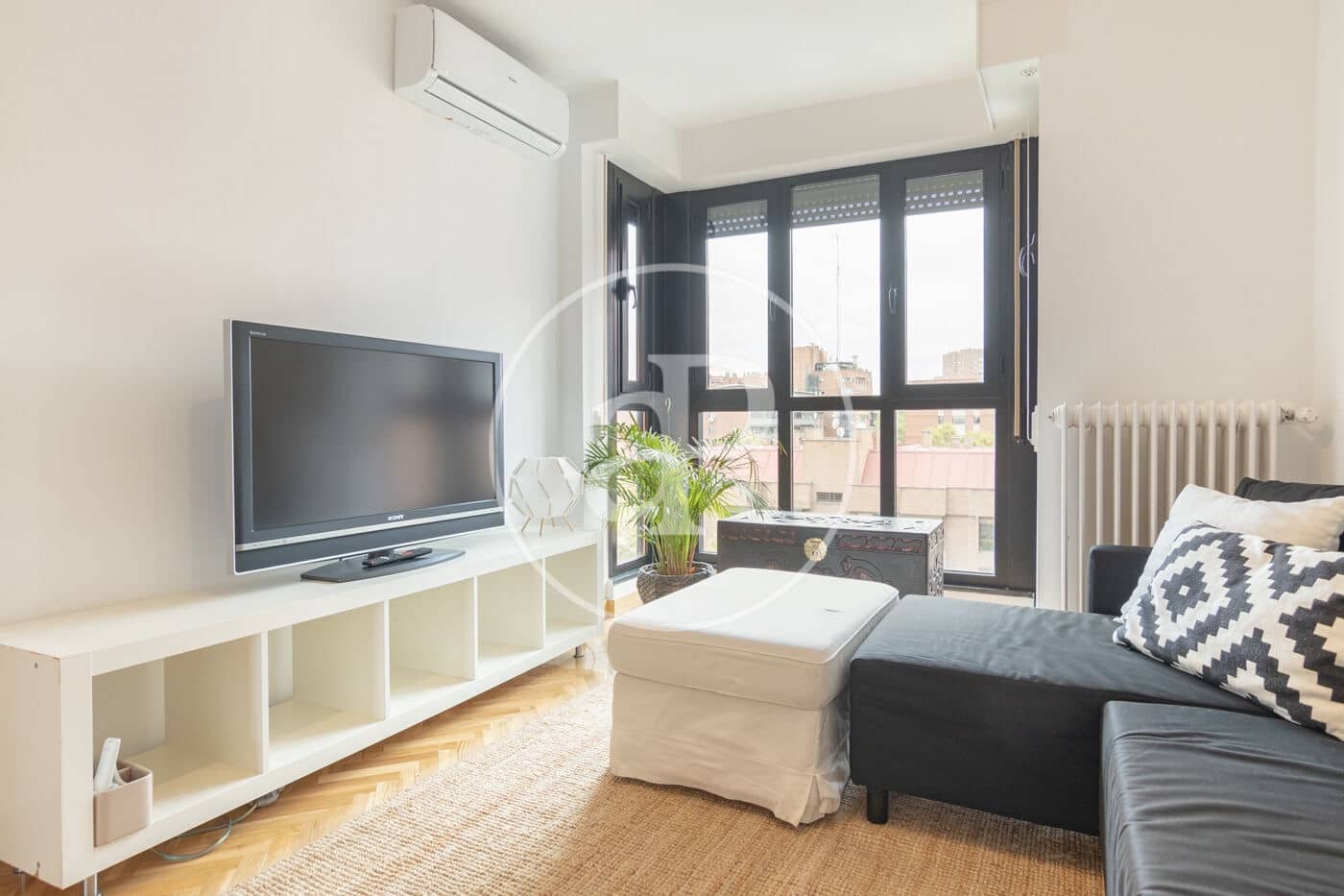 3 soverom Leilighet til leie i Madrid by med svømmebasseng garasje - € 2 900 (Ref: 8918193)