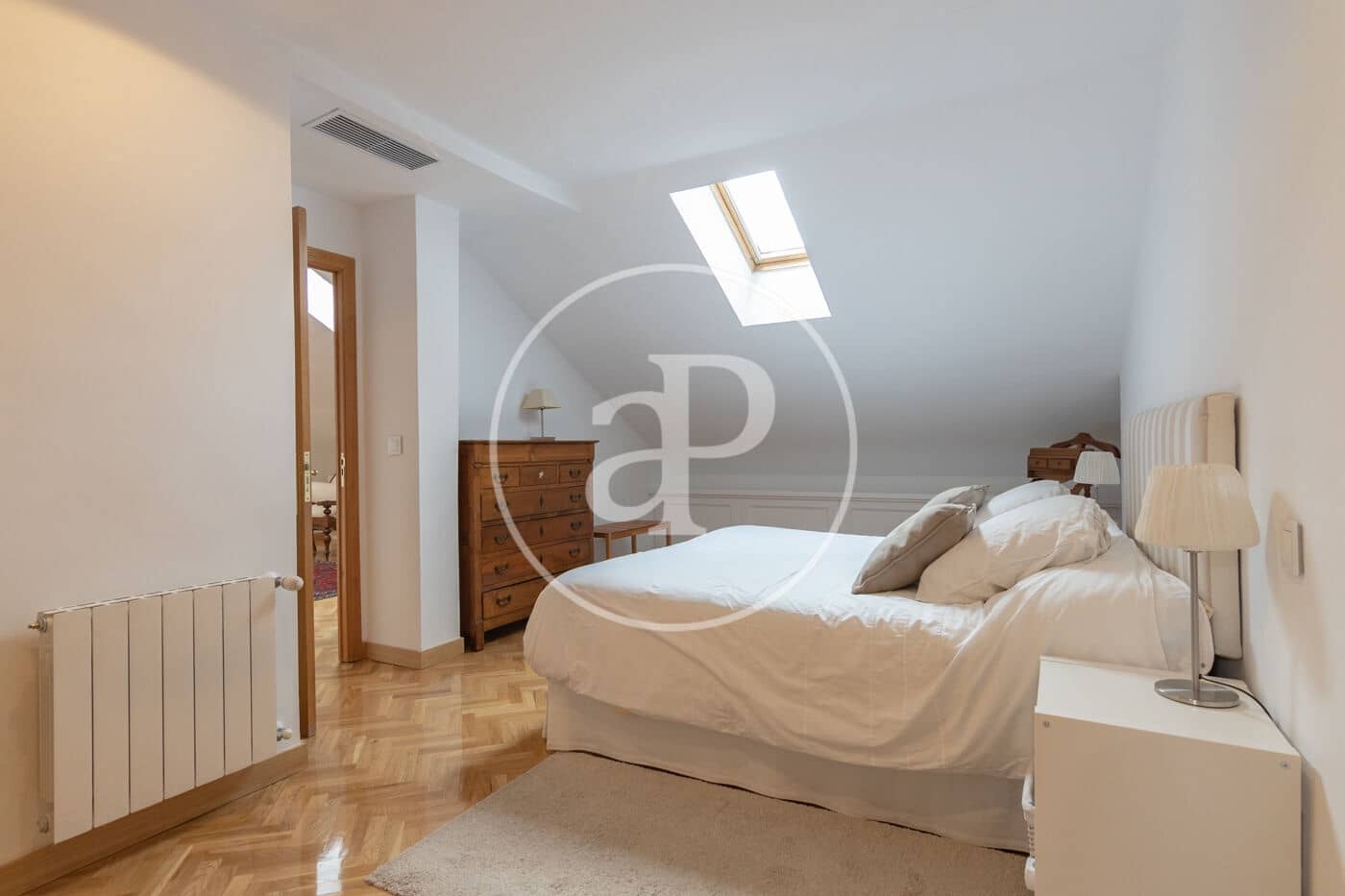 3 soverom Leilighet til leie i Madrid by med svømmebasseng garasje - € 2 900 (Ref: 8918193)