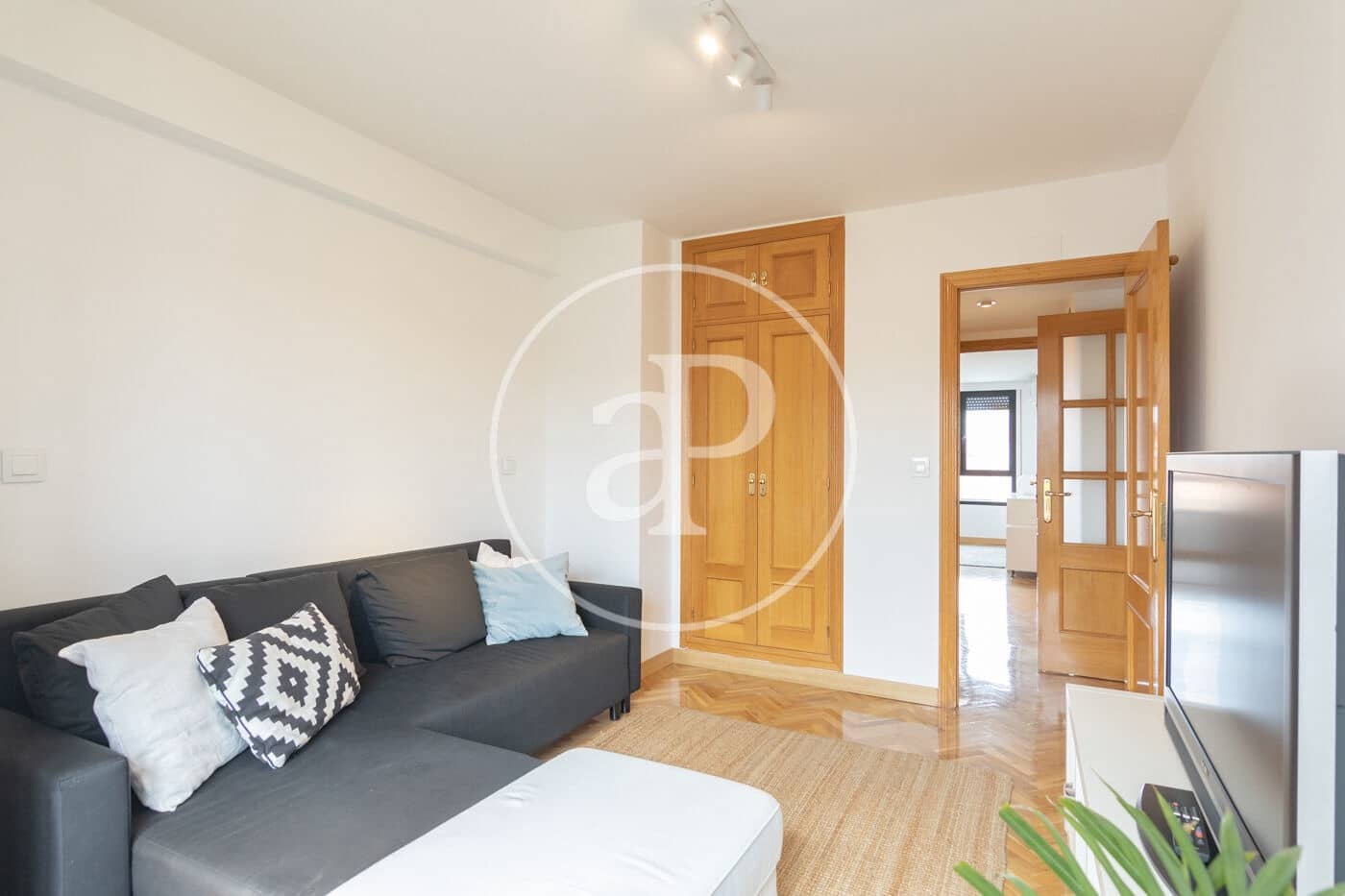 3 soverom Leilighet til leie i Madrid by med svømmebasseng garasje - € 2 900 (Ref: 8918193)