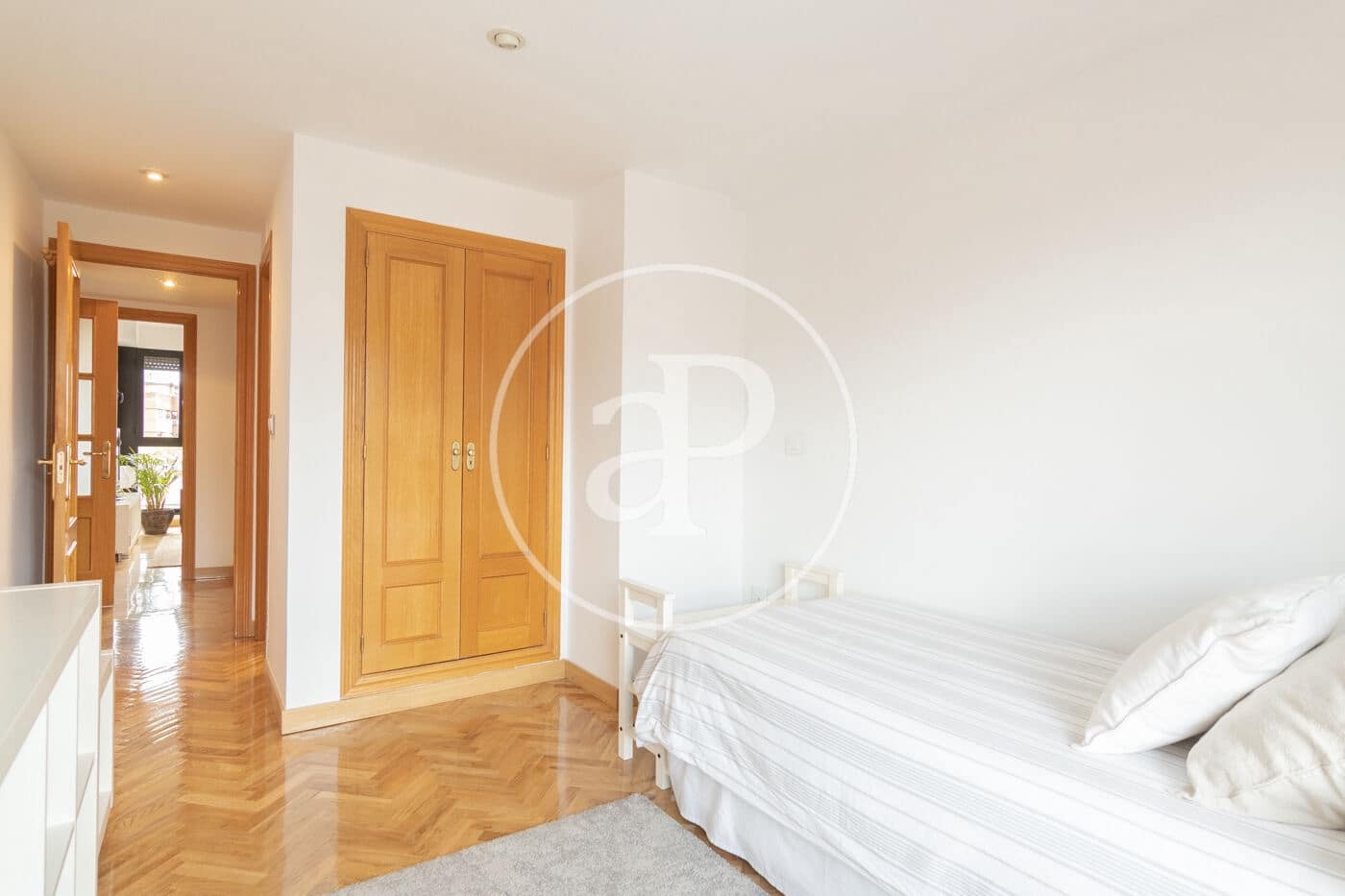 3 soverom Leilighet til leie i Madrid by med svømmebasseng garasje - € 2 900 (Ref: 8918193)
