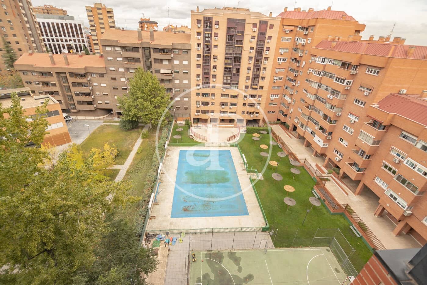 3 soverom Leilighet til leie i Madrid by med svømmebasseng garasje - € 2 900 (Ref: 8918193)