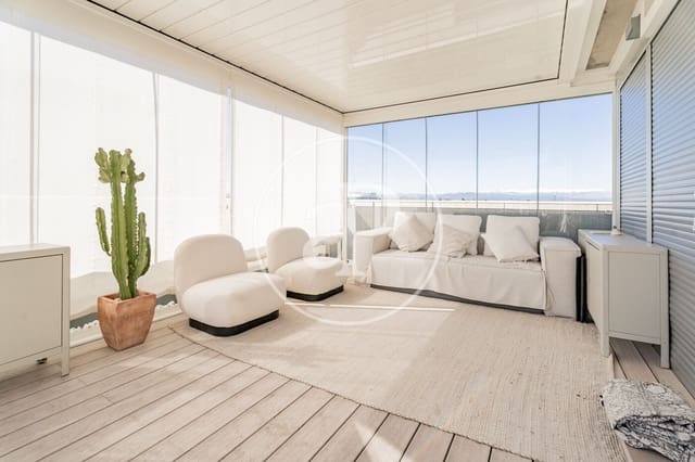 4 bedroom Penthouse for sale in Aravaca, Madrid city - € 1,450,000 (Ref: 8921760)