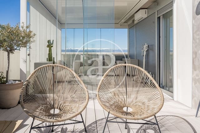 4 bedroom Penthouse for sale in Aravaca, Madrid city - € 1,450,000 (Ref: 8921760)