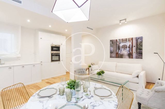 2 soveværelse Lejlighed til leje i Goya, Madrid by - € 2.800 (Ref: 8926797)