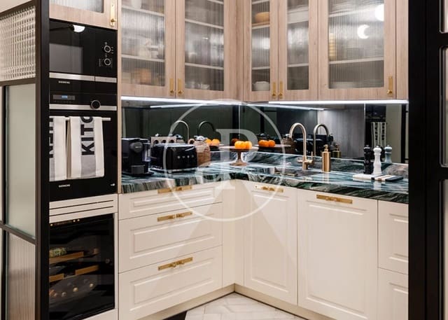 3 soveværelse Lejlighed til leje i Almagro, Madrid by - € 7.500 (Ref: 8926807)