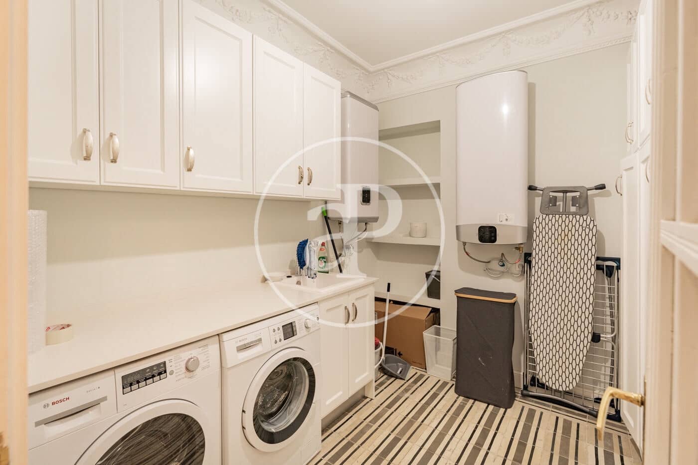 6 bedroom Apartment for rent in Madrid city with garage - € 15,000 (Ref: 8968850)