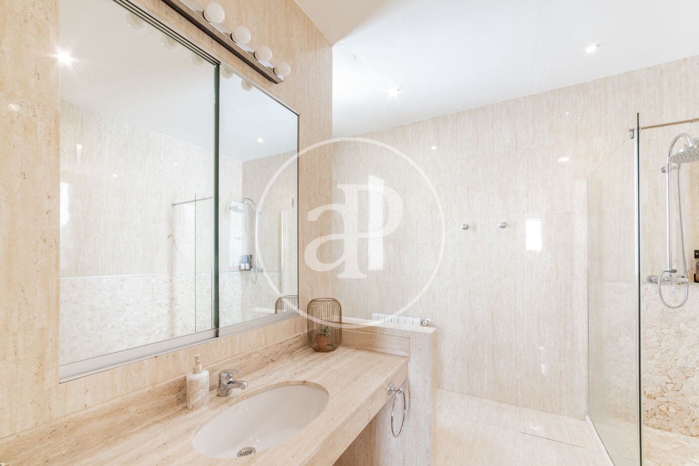 5 makuuhuone Huoneisto vuokrattavana paikassa Madrid kaupunki - 4 700 € (Ref: 8968854)