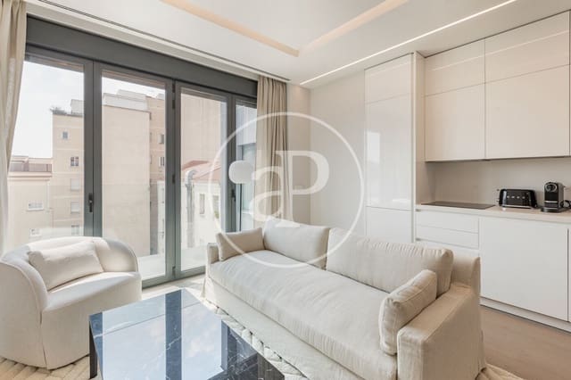 1 bedroom Apartment for rent in Almagro, Madrid city with pool - € 3,100 (Ref: 8968874)