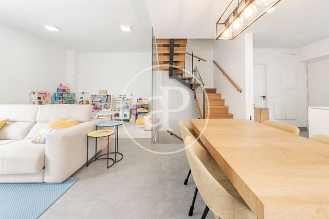 3 bedroom Villa for sale in Valverde, Madrid city with pool - € 1,400,000 (Ref: 8970704)