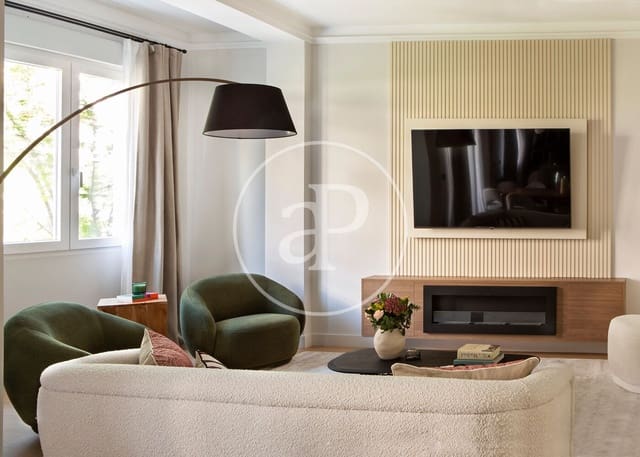 3 soveværelse Lejlighed til salg i Almagro, Madrid by - € 2.385.000 (Ref: 8973089)